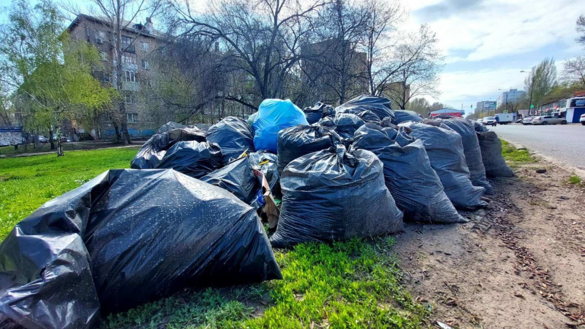 Вывоз и утилизация мусора после субботника в Барнауле в октябре
