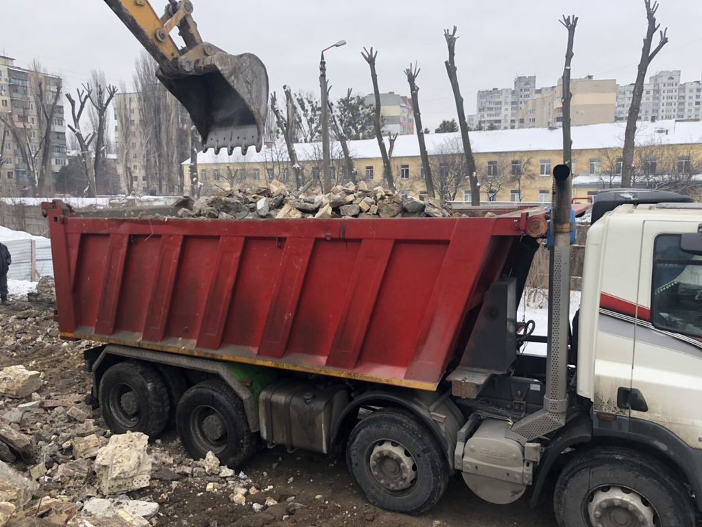 Вывоз мусора Камазом в Барнауле в октябре
