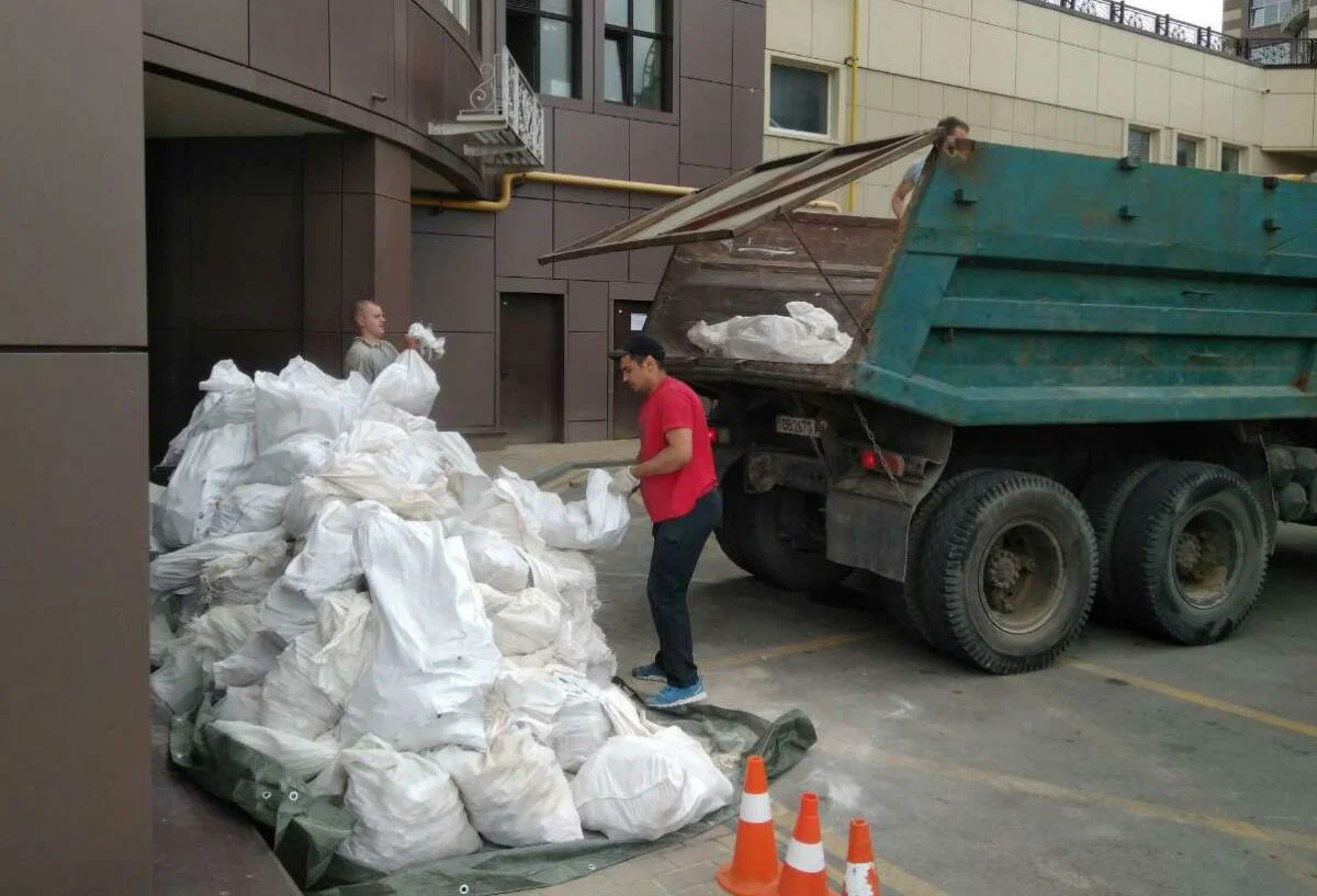 Вывоз мусора из подвала в Барнауле от ПроМусор – уборка, разбор завалов и очистка, цены от 2428 руб