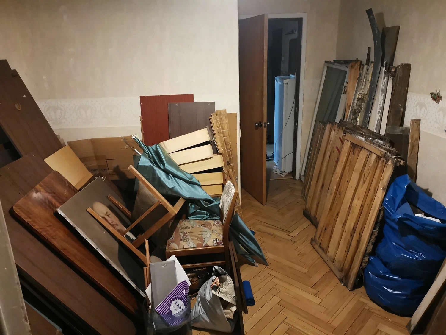 Демонтаж мебели с вывозом и утилизацией в Барнауле в октябре