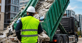 Вывоз строительного мусора в Барнауле: услуги лицензированной компании — ПроМусор